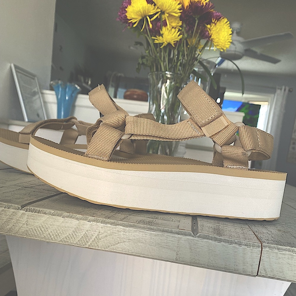 NWOT Teva platform sandals